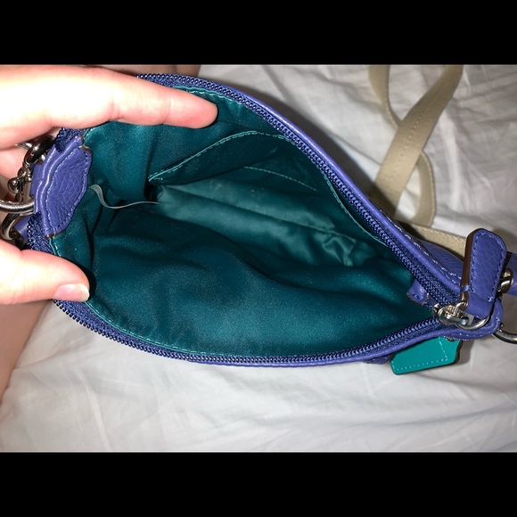 Navy coach cross body - Picture 4 of 7